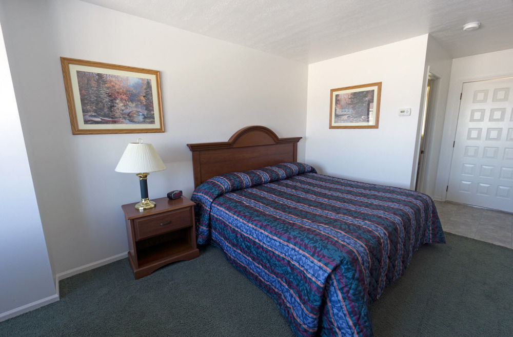 Crystal Lake Resort Beulah Bagian luar foto