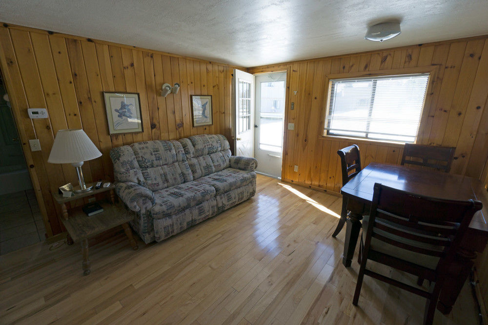 Crystal Lake Resort Beulah Bagian luar foto