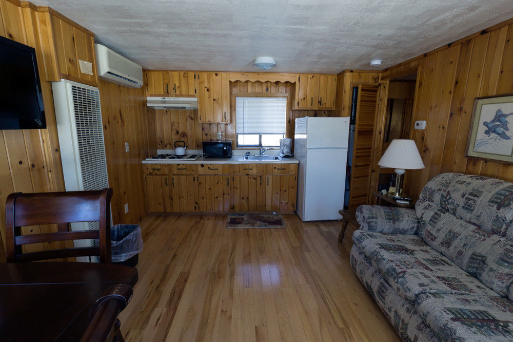 Crystal Lake Resort Beulah Bagian luar foto