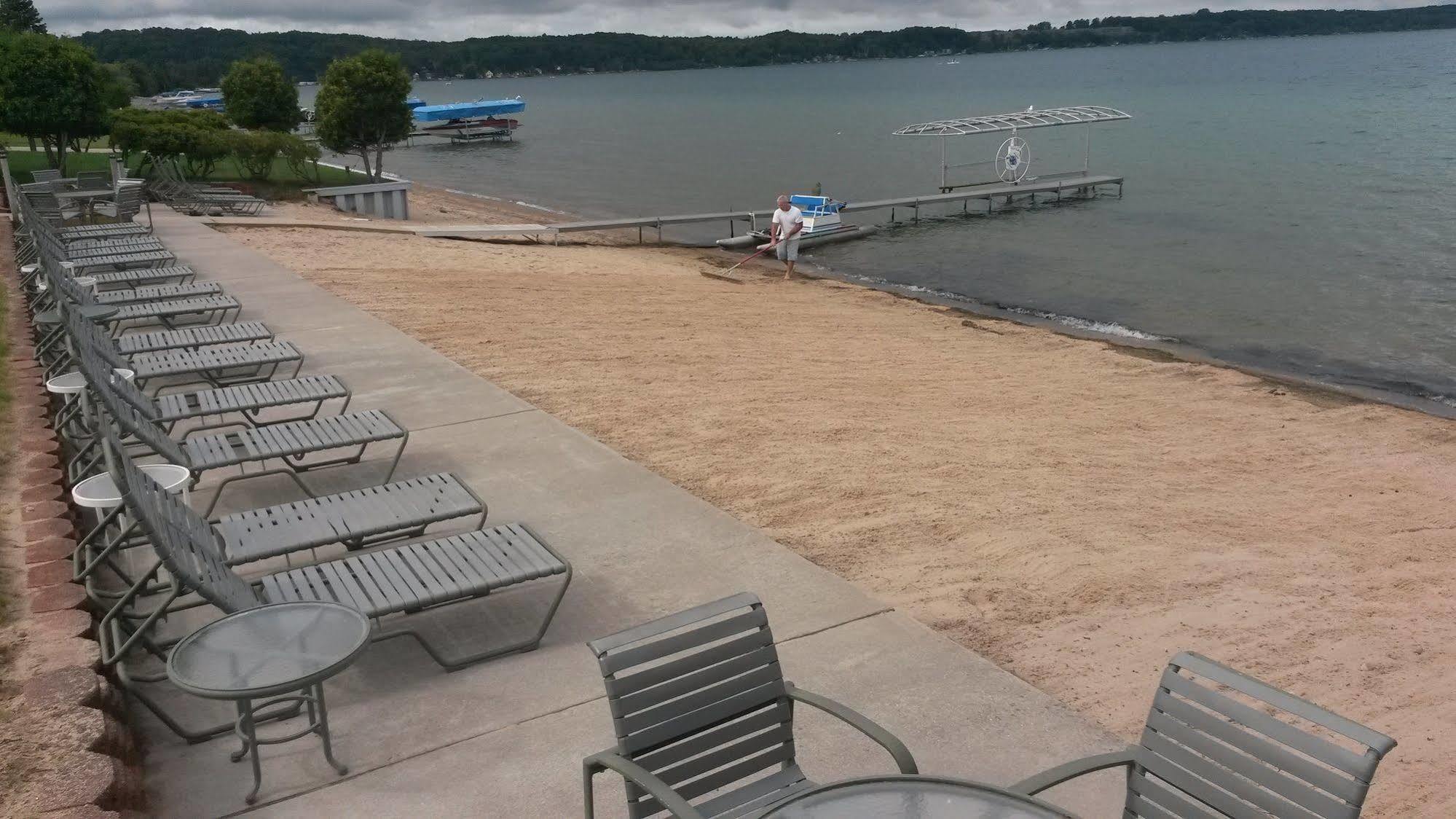 Crystal Lake Resort Beulah Bagian luar foto